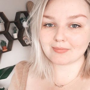 Meet your Posher, Danae